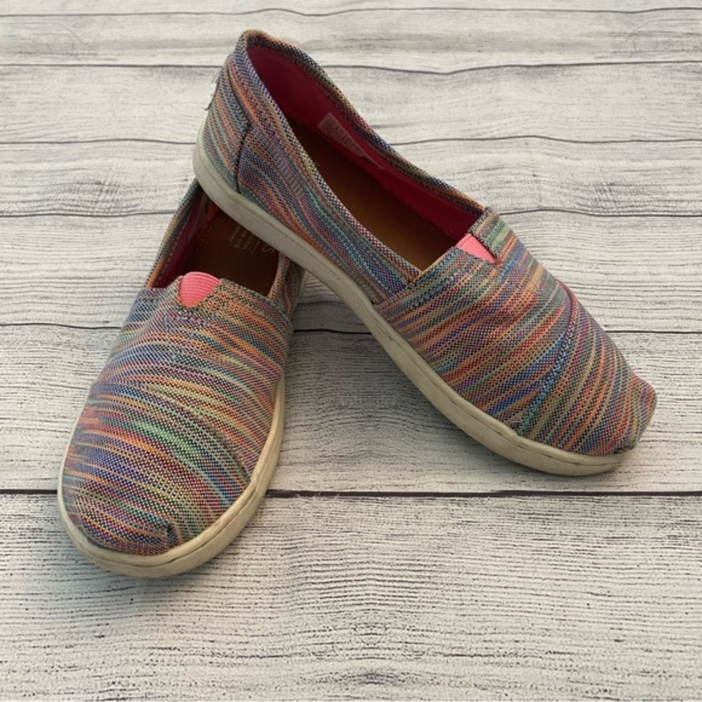TOMS Girls Rainbow Slip On Canvas Sneakers Flats Size 2 Youth